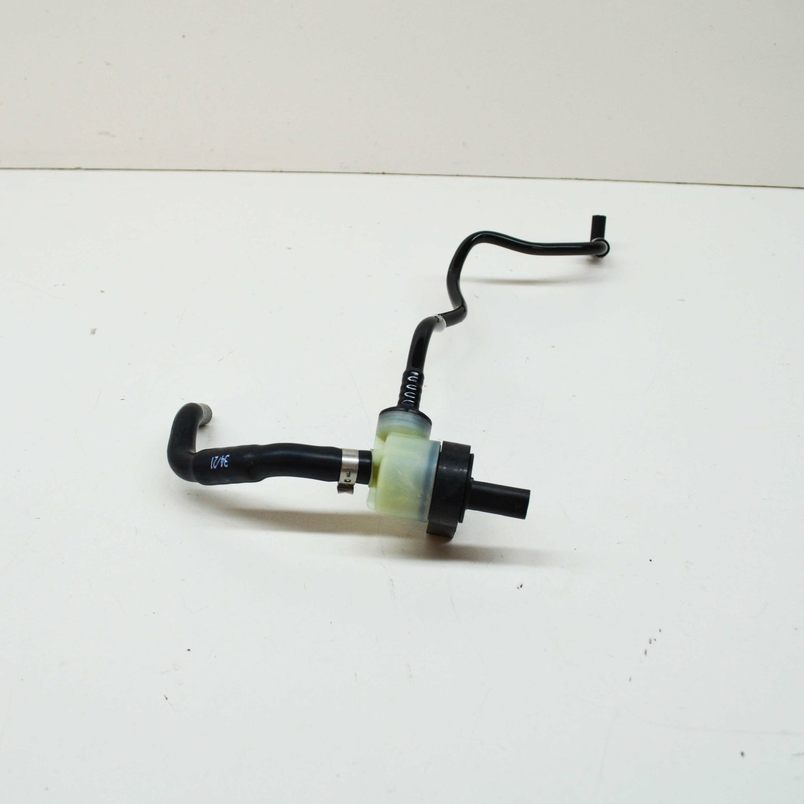 NEW AUDI A4 AVANT B7 ENGINE BREATHER HOSE 06E103207AR ORIGINAL