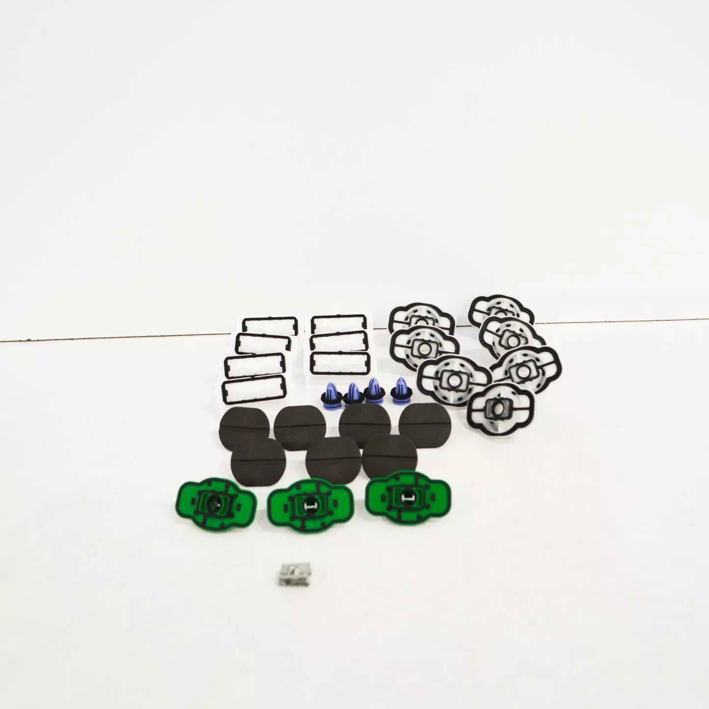 NEW AUDI A4 8W FIX SET 8W6898909