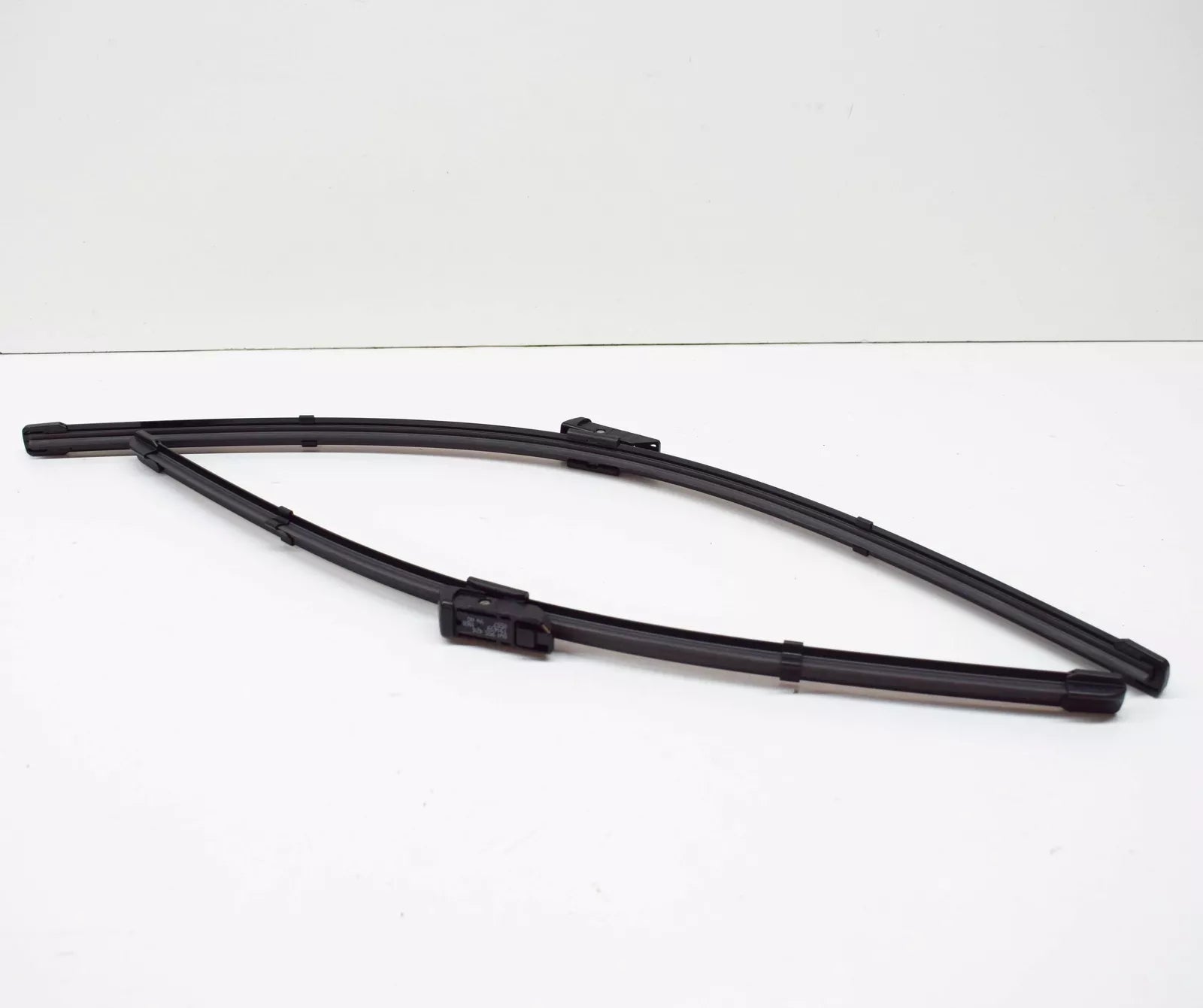 NEW AUDI A4 B9 FRONT AERODYNAMIC WIPER BLADE SET LHD 8W1998002