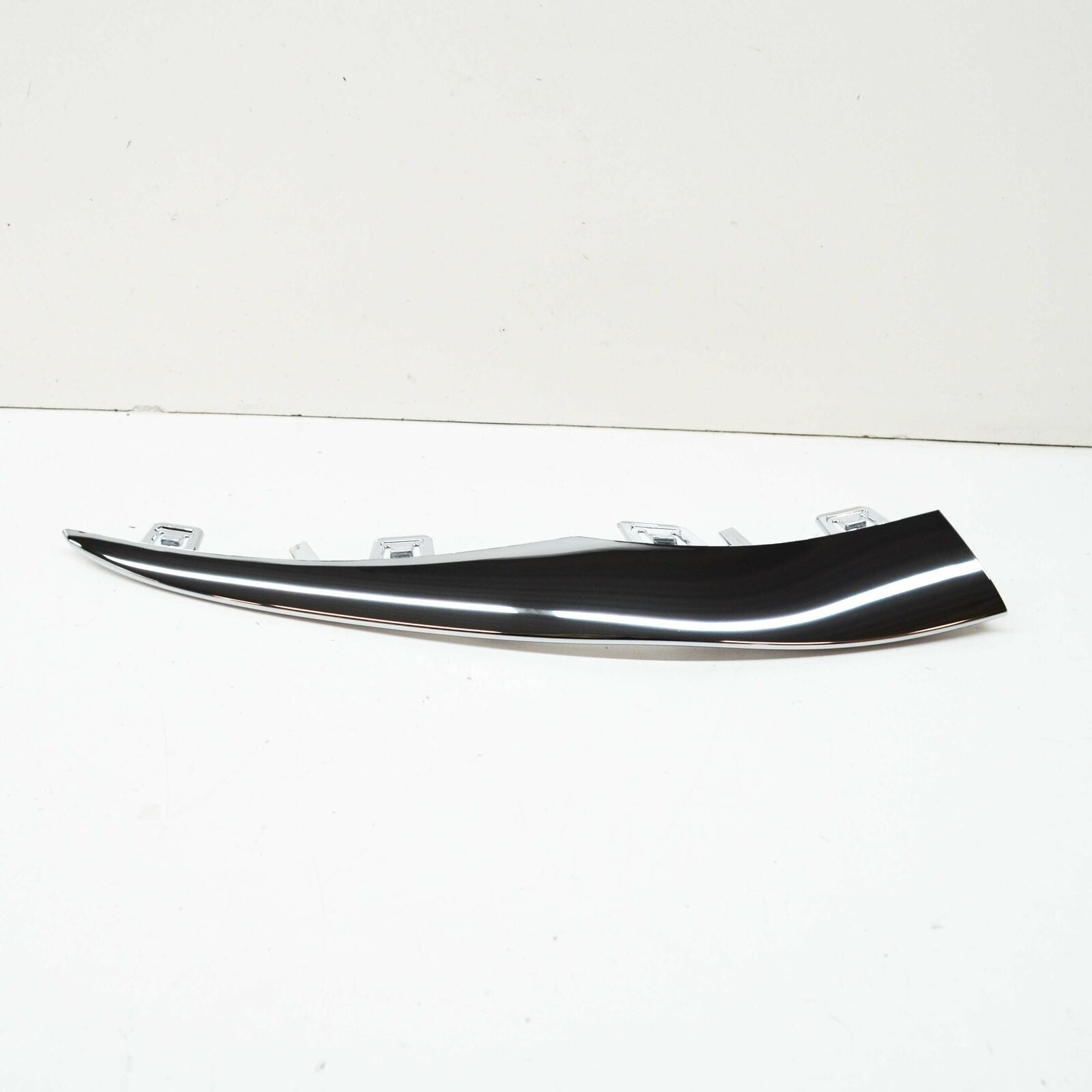NEW MERCEDES-BENZ C W205 FRONT LEFT BUMPER MOLDING A2058858602 ORIGINAL