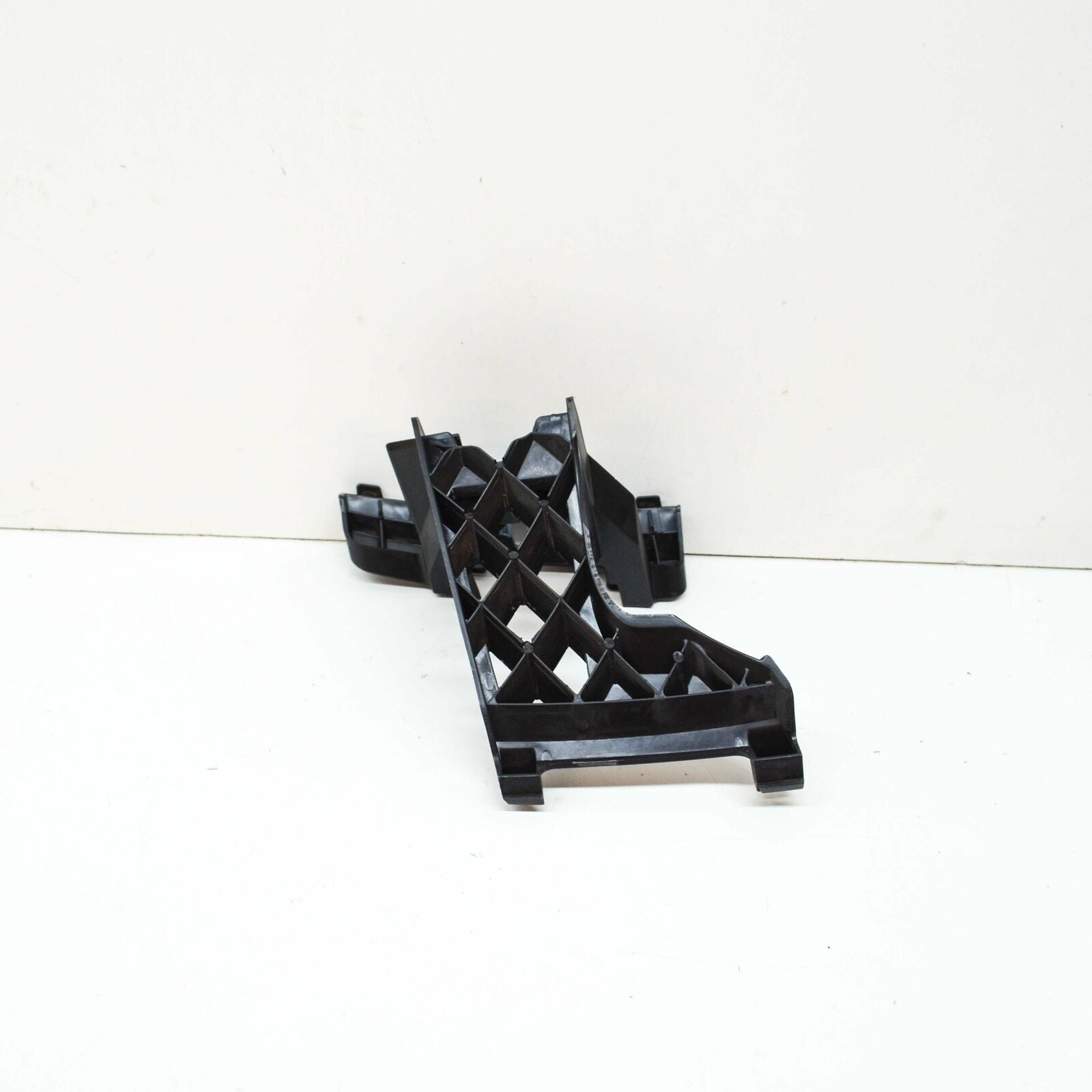 NEW VOLKSWAGEN SHARAN 7N FRONT LEFT BUMPER BRACKET 7N0807723 ORIGINAL