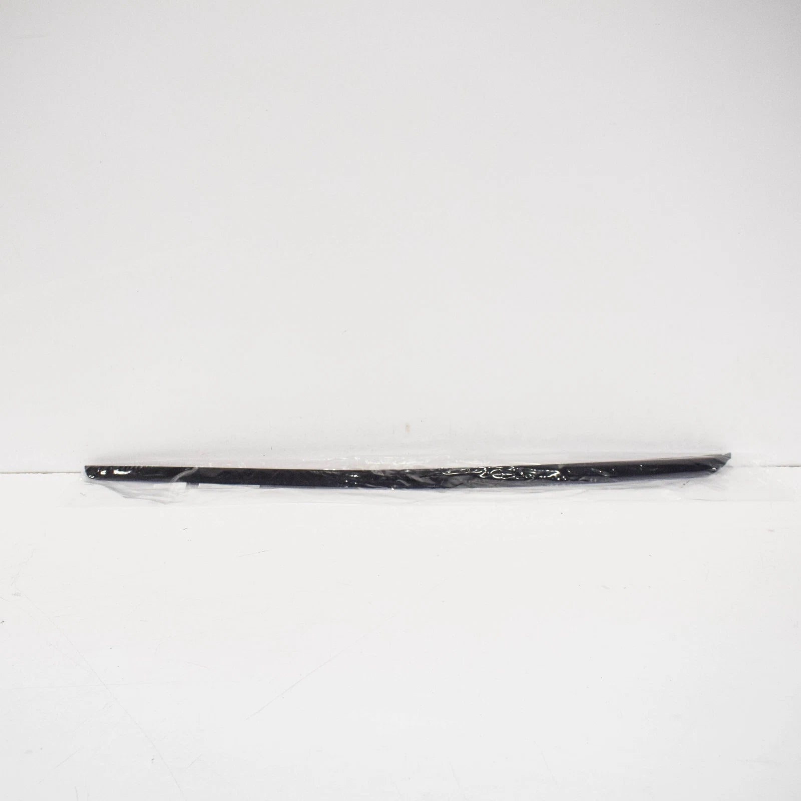 NEW AUDI A4 B9 FRONT WINDSCREEN RIGHT WEATHERSTRIP MOLDING 8W0854328C9B9