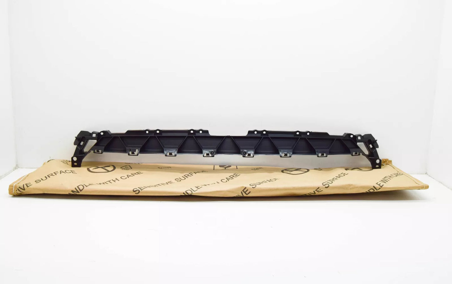 NEW AUDI TT FV RADIATOR GRILLE CENTER COVER 8S0853037E ORIGINAL