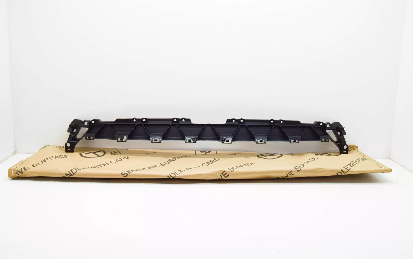 NEW AUDI TT FV RADIATOR GRILLE CENTER COVER 8S0853037E ORIGINAL