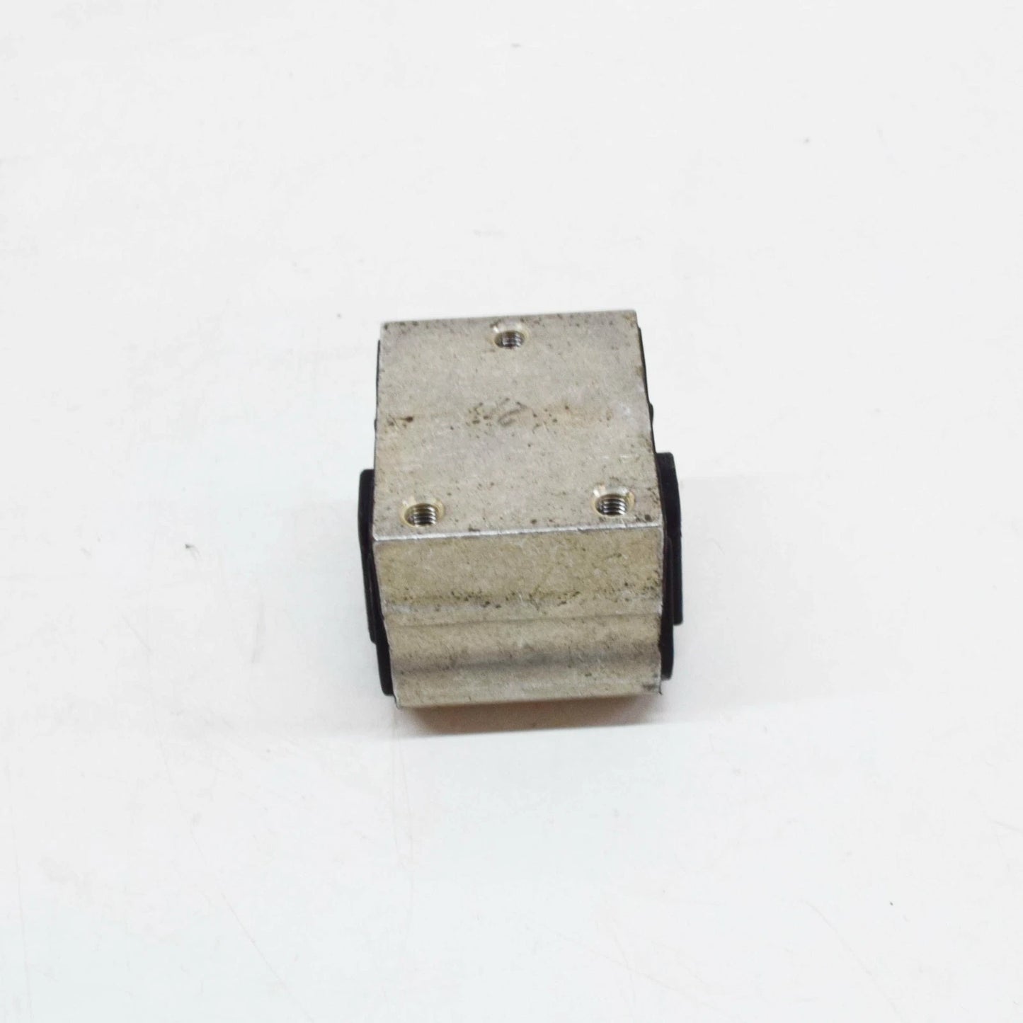 NEW MERCEDES-BENZ S W220 REAR TRANSMISSION RUBBER BUSHING A2202401618