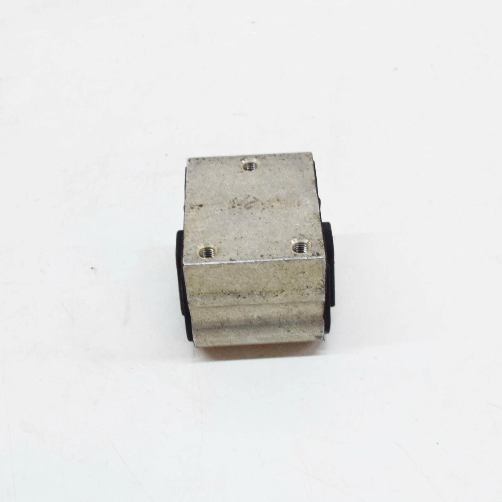 NEW MERCEDES-BENZ S W220 REAR TRANSMISSION RUBBER BUSHING A2202401618