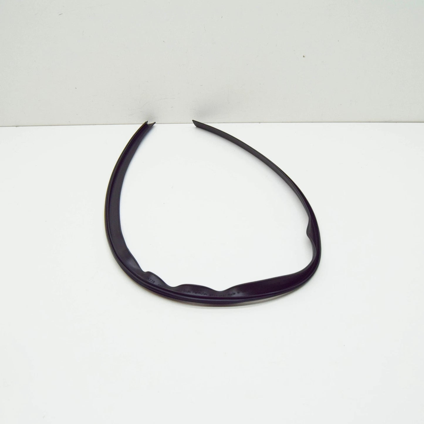 NEW VW TOUAREG 7P REAR SUNROOF GLASS SEAL 7P0877913 ORIGINAL