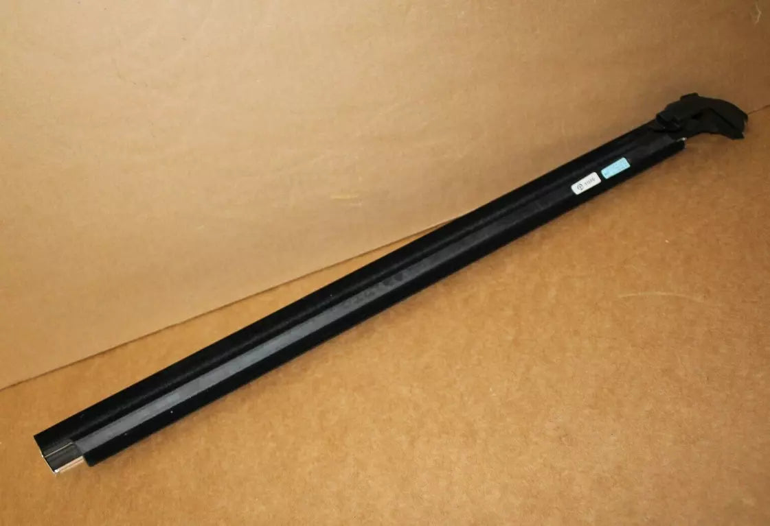 NEW VW EOS 1F REAR RIGHT OUTER WINDOW APERTURE SEAL 1Q0853300P1HH ORIGINAL