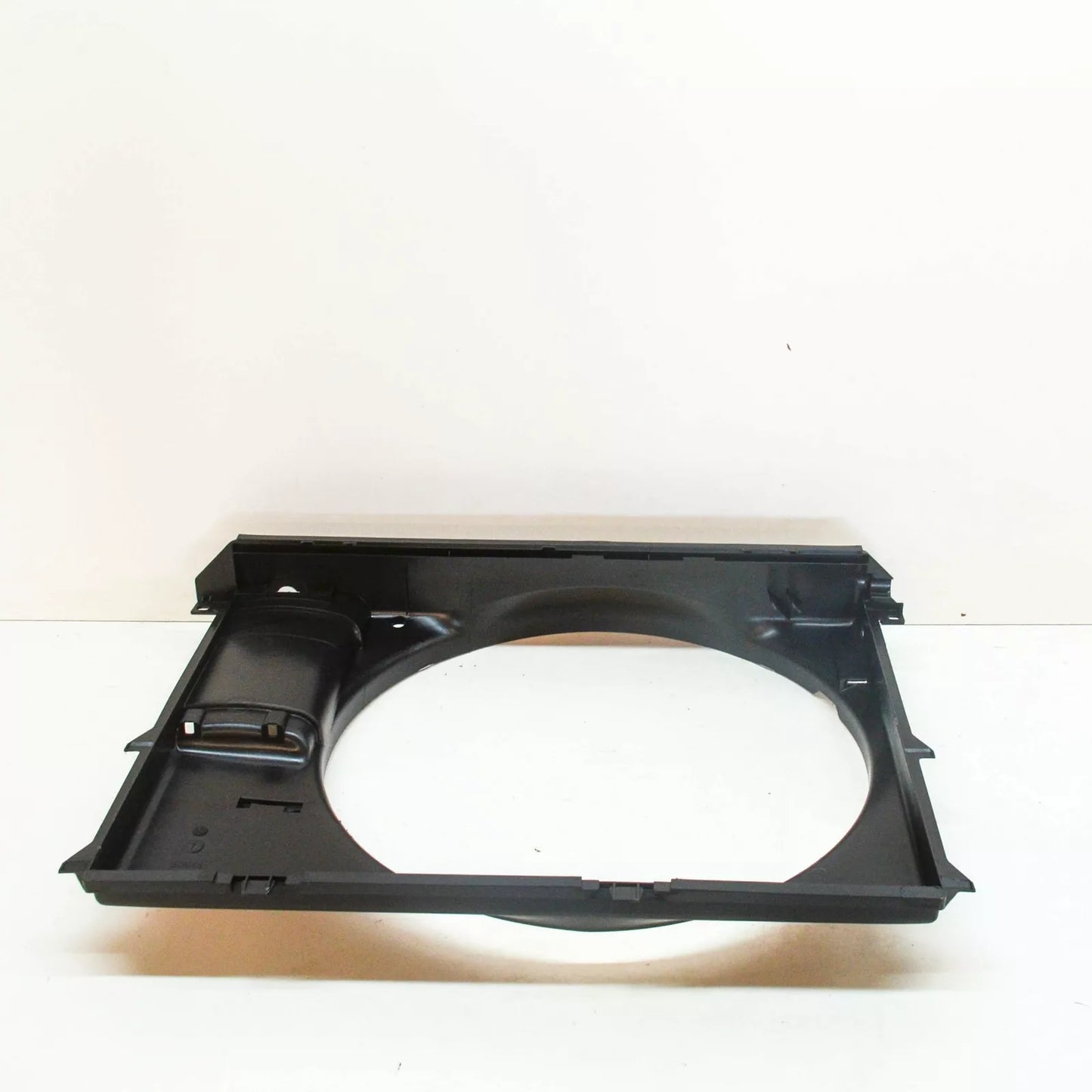 NEW BMW 5 E39 RADIATOR FAN SHROUD 17101440252 1440252 ORIGINAL