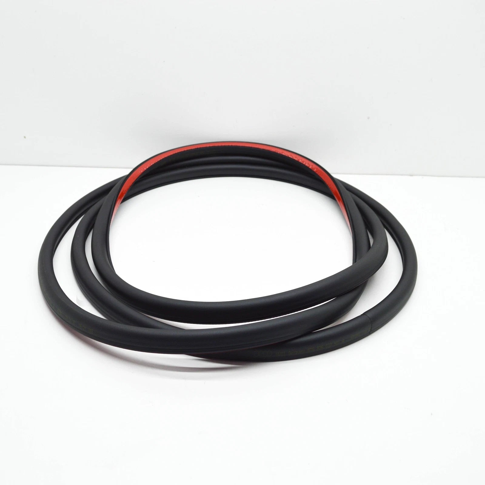 NEW AUDI Q3 F3 FRONT LEFT DOOR SEALING 83A837911A