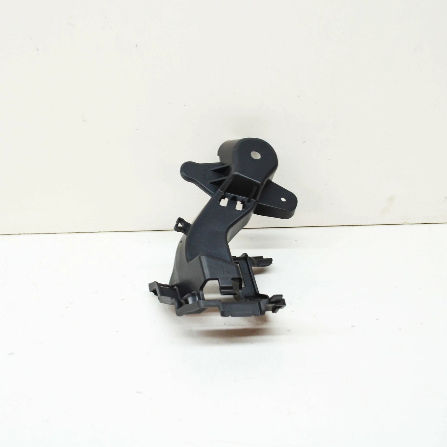 NEW MERCEDES-BENZ C W205 REAR LEFT BUMPER BRACKET A2058850314