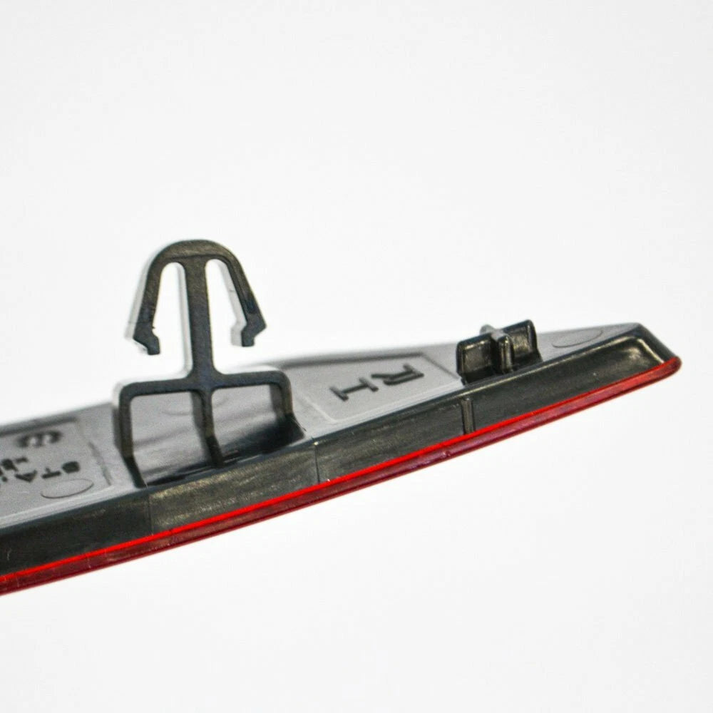 NEW VOLKSWAGEN TOURAN MK2 REAR BUMPER RIGHT SIDE REFLECTOR 5TA945104 ORIGINAL