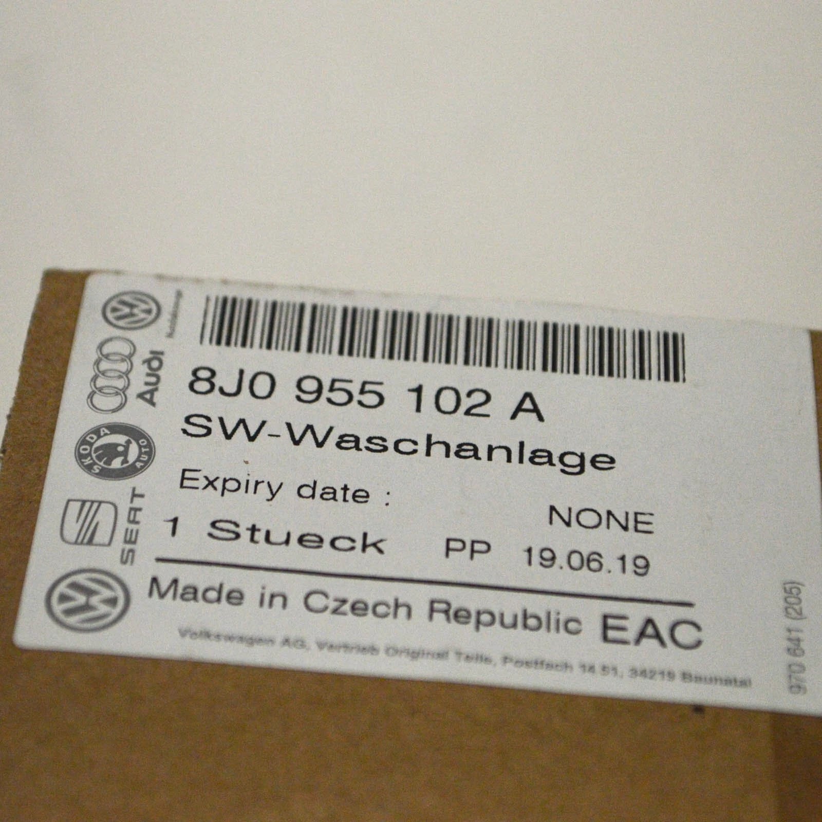 NEW AUDI TT 8J RIGHT HEADLIGHT WASHER SPRAY NOZZLE 8J0955102A