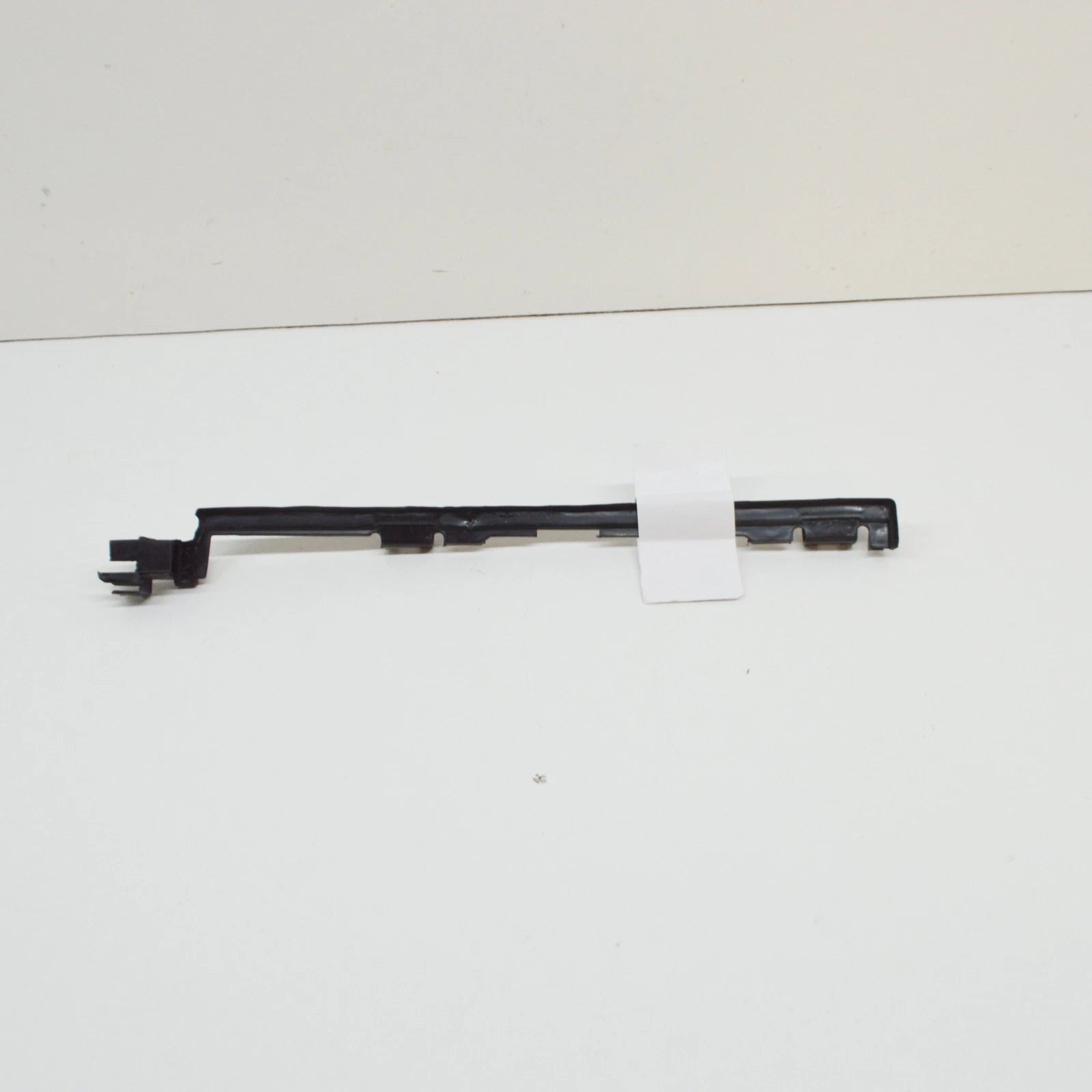 NEW MB CLK C209 FRONT LEFT FENDER SEAL A2096980798 ORIGINAL