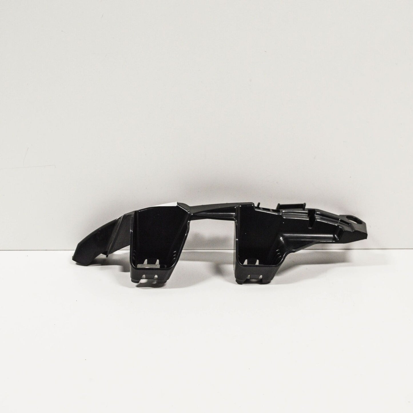 NEW MERCEDES BENZ C W205 REAR BUMPER LEFT BRACKET HOLDER A2058850365 ORIGINAL