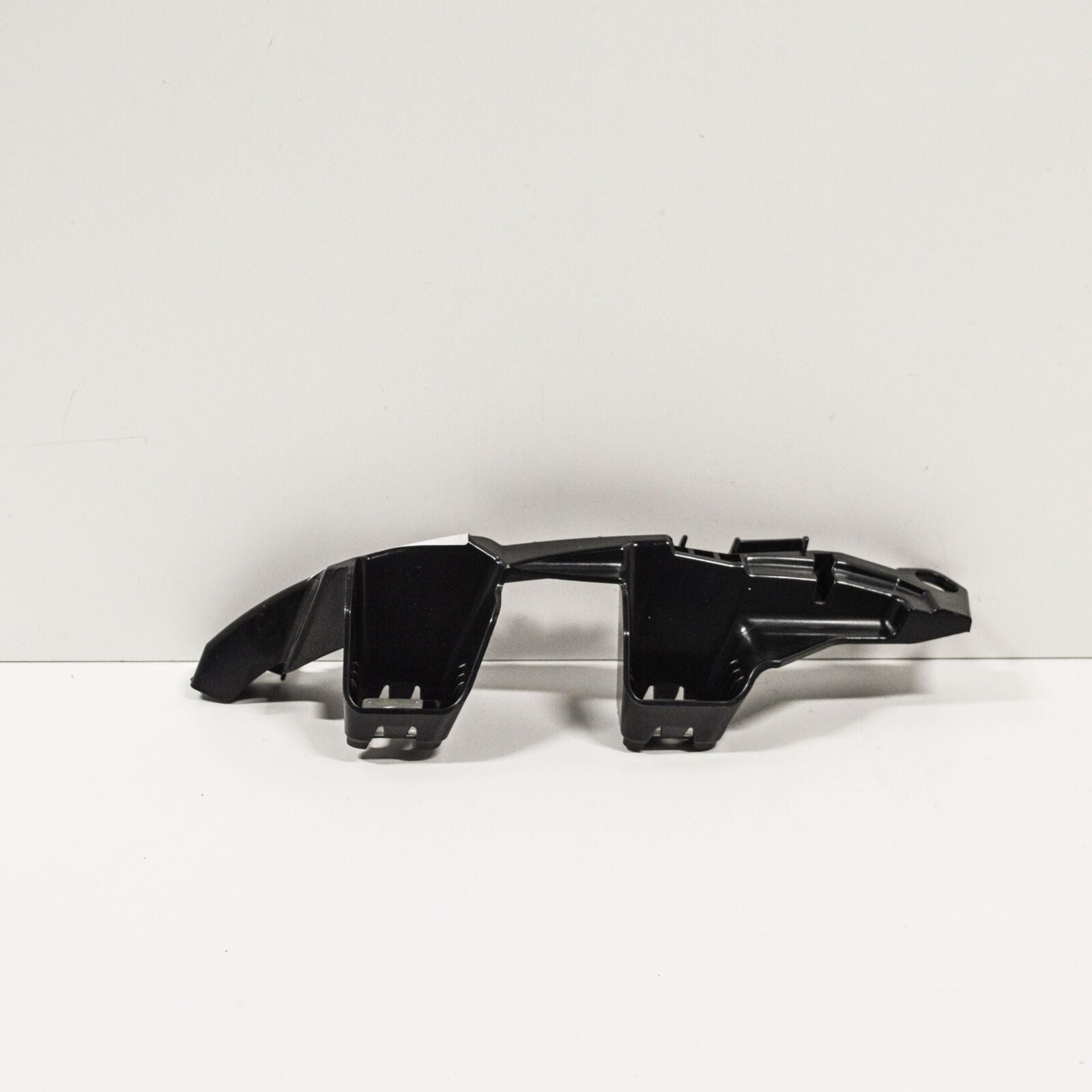 NEW MERCEDES BENZ C W205 REAR BUMPER LEFT BRACKET HOLDER A2058850365 ORIGINAL