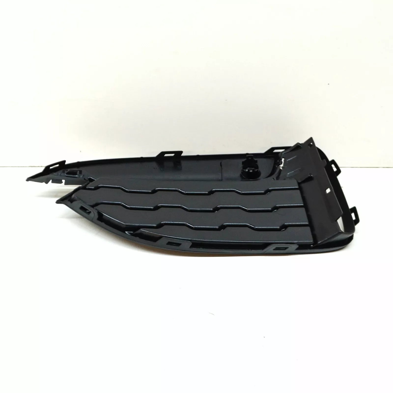 NEW BMW X6 F16 FRONT BUMPER RIGHT CLOSED M GRILLE 51118069326