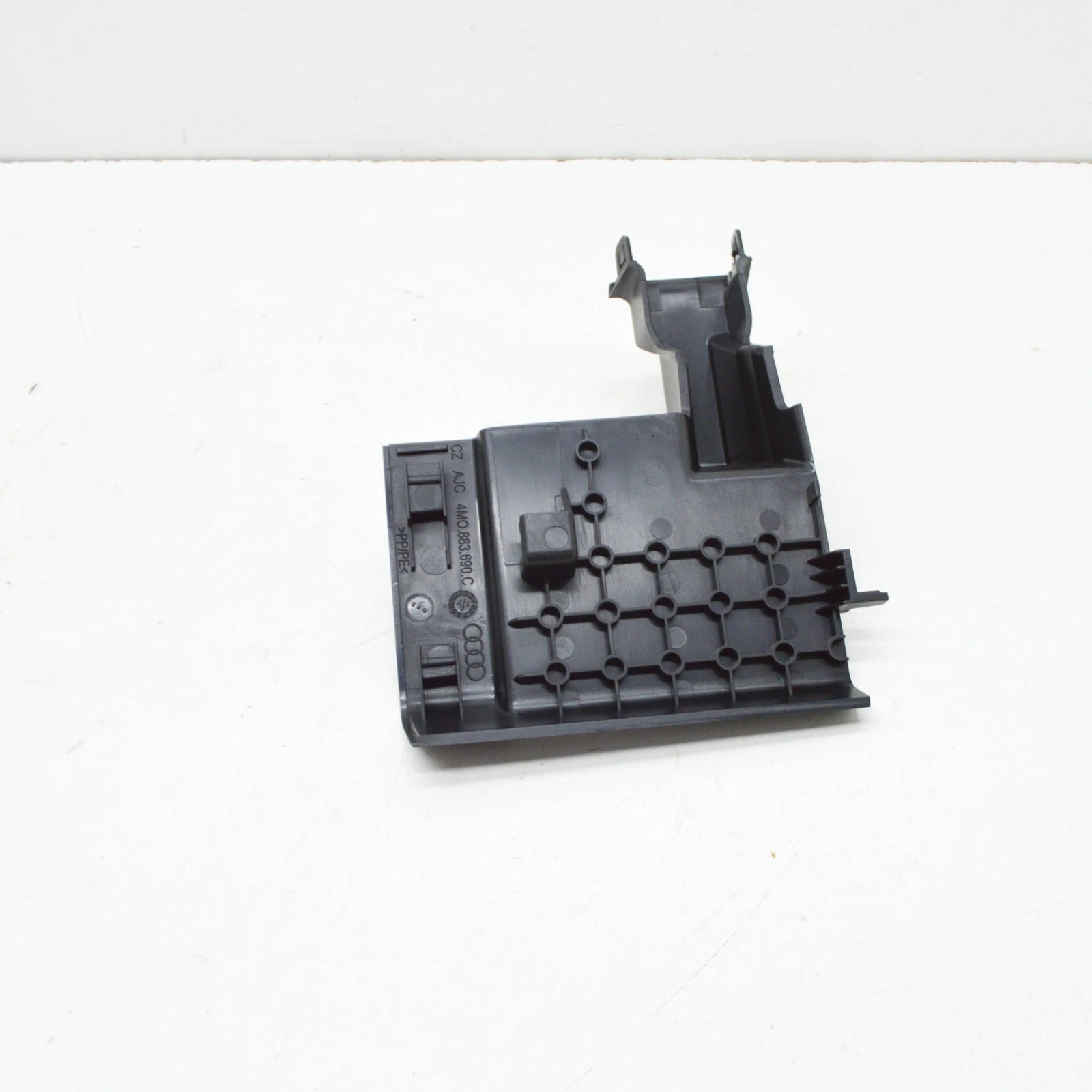 NEW AUDI Q7 4M REAR RIGHT SEAT FRAME INNER FRONT TRIM 4M0883690C4PK ORIGINAL