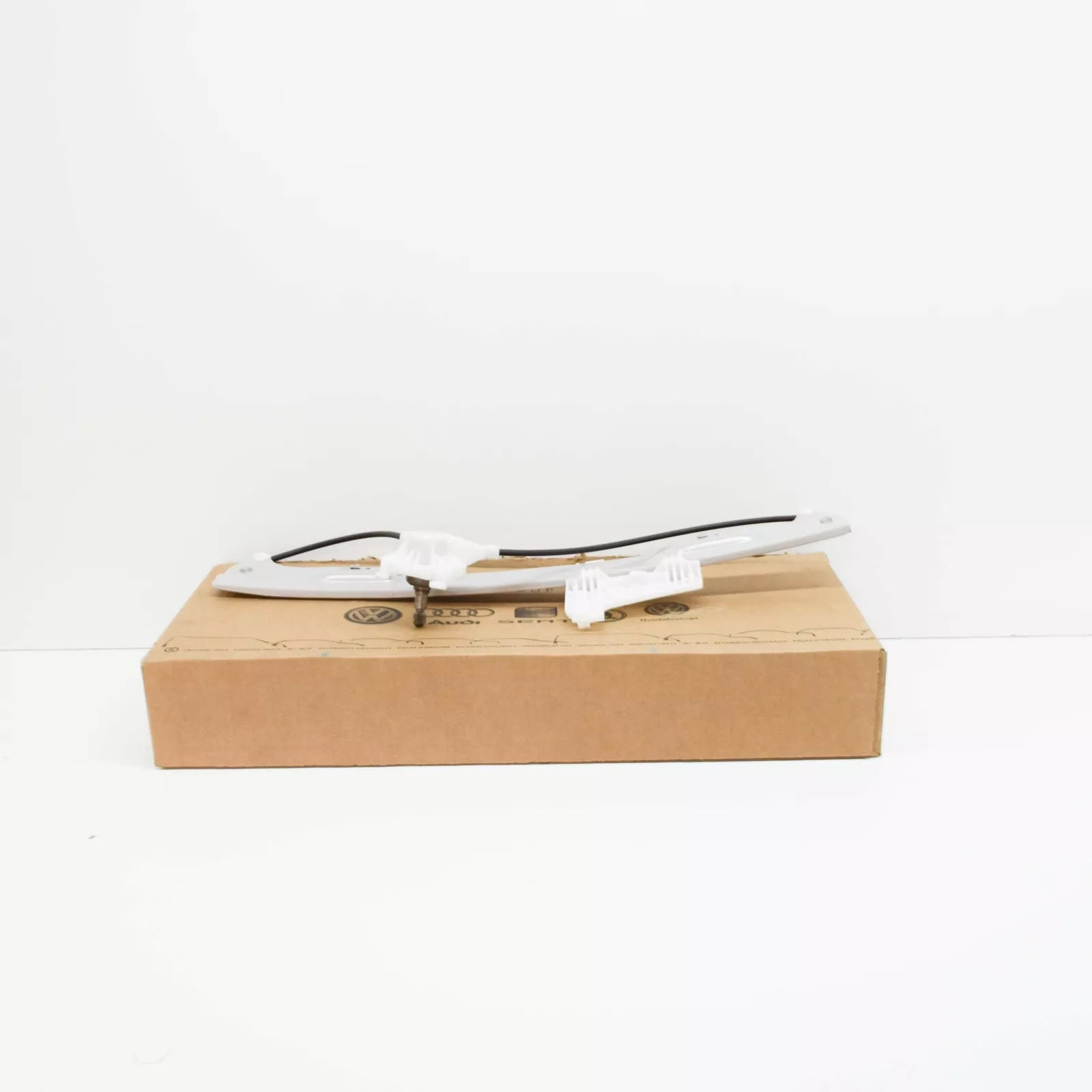 NEW VW FOX 5Z FRONT LEFT DOOR WINDOW REGULATOR 5Z3837501E