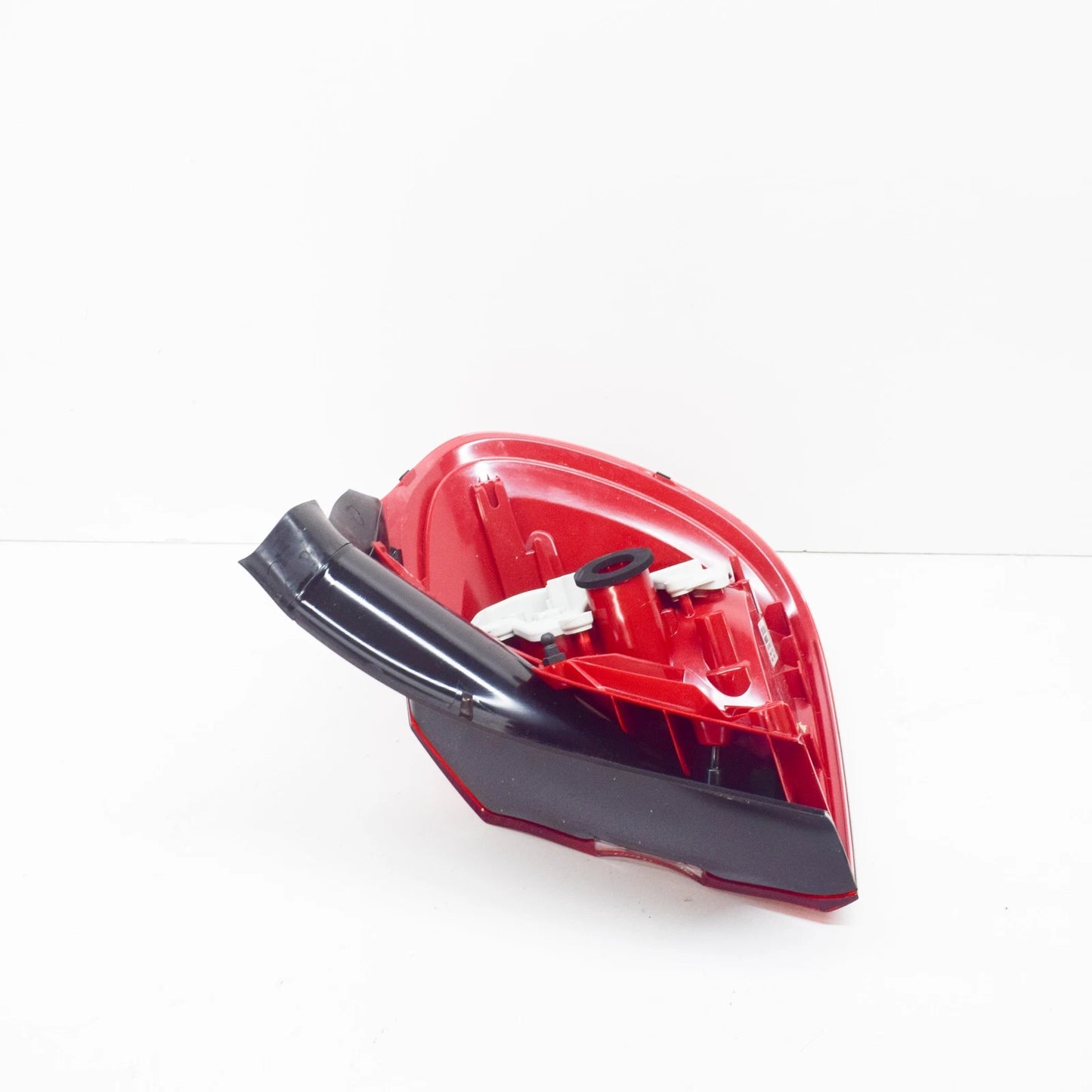 NEW MERCEDES-BENZ GLA X156 REAR LEFT TAIL LIGHT A1569060758 ORIGINAL