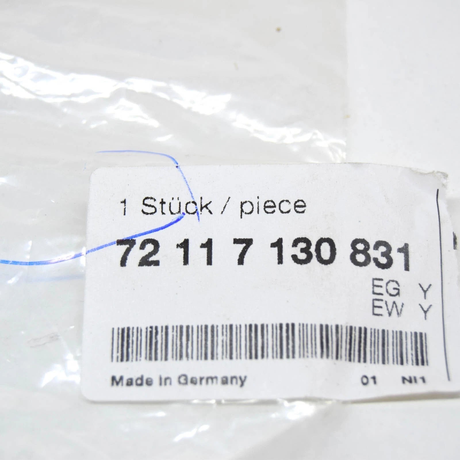 NEW BMW Z4 E85 FRONT SEAT LEFT BELT GUIDE LOOP 72117130831 ORIGINAL