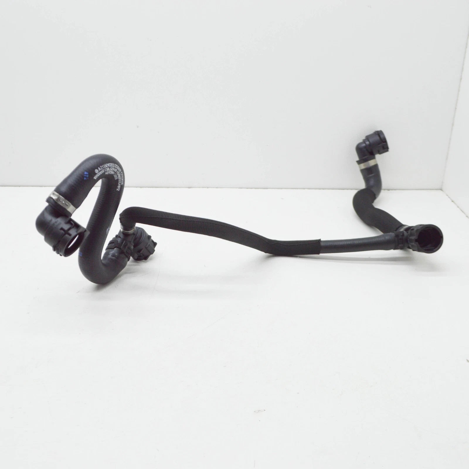 NEW MERCEDES-BENZ E W213 ENGINE COOLANT HOSE A2135010202