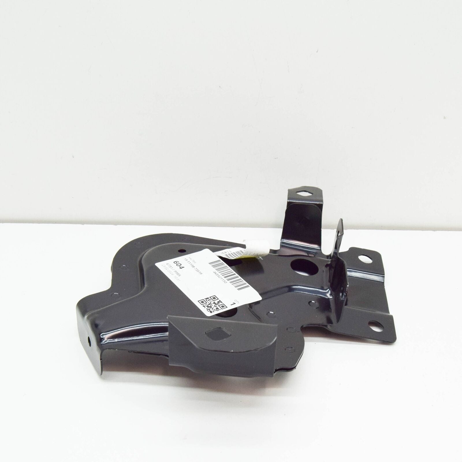 NEW AUDI E-TRON GEN FRONT RIGHT FENDER BRACKET 4KE821150 ORIGINAL