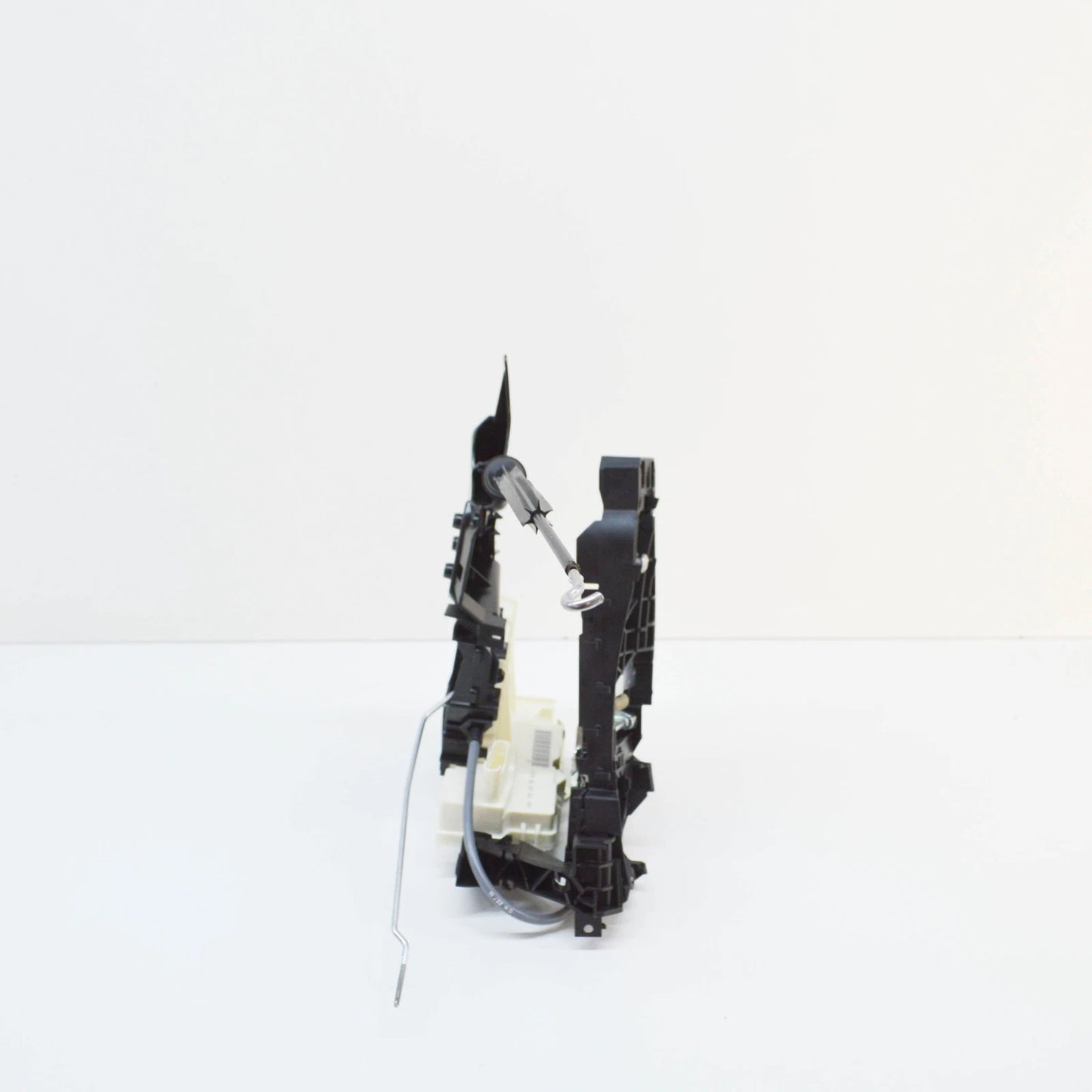 NEW MERCEDES-BENZ B W245 FRONT RIGHT DOOR LOCK LHD A1697204435