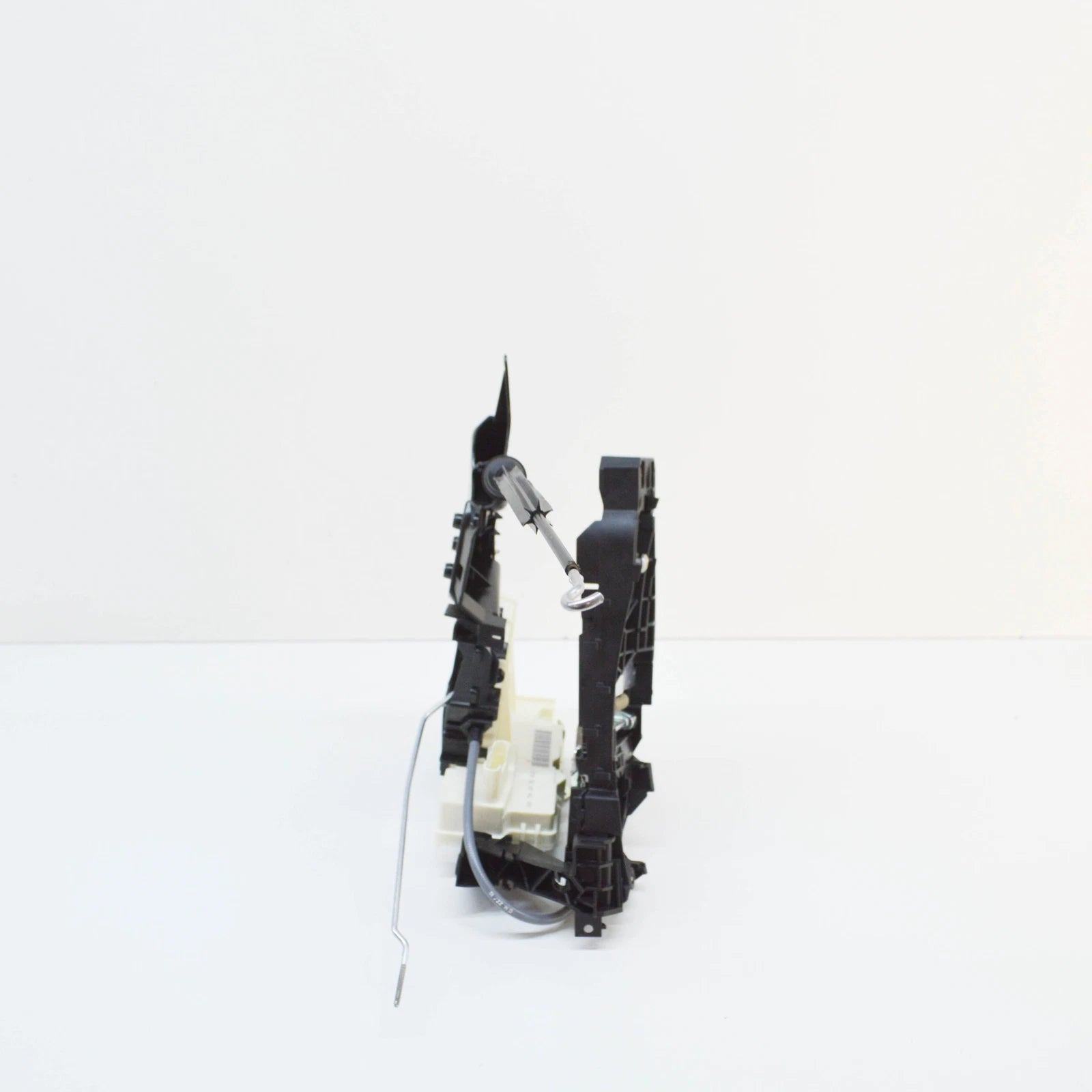 NEW MERCEDES-BENZ B W245 FRONT RIGHT DOOR LOCK LHD A1697204435