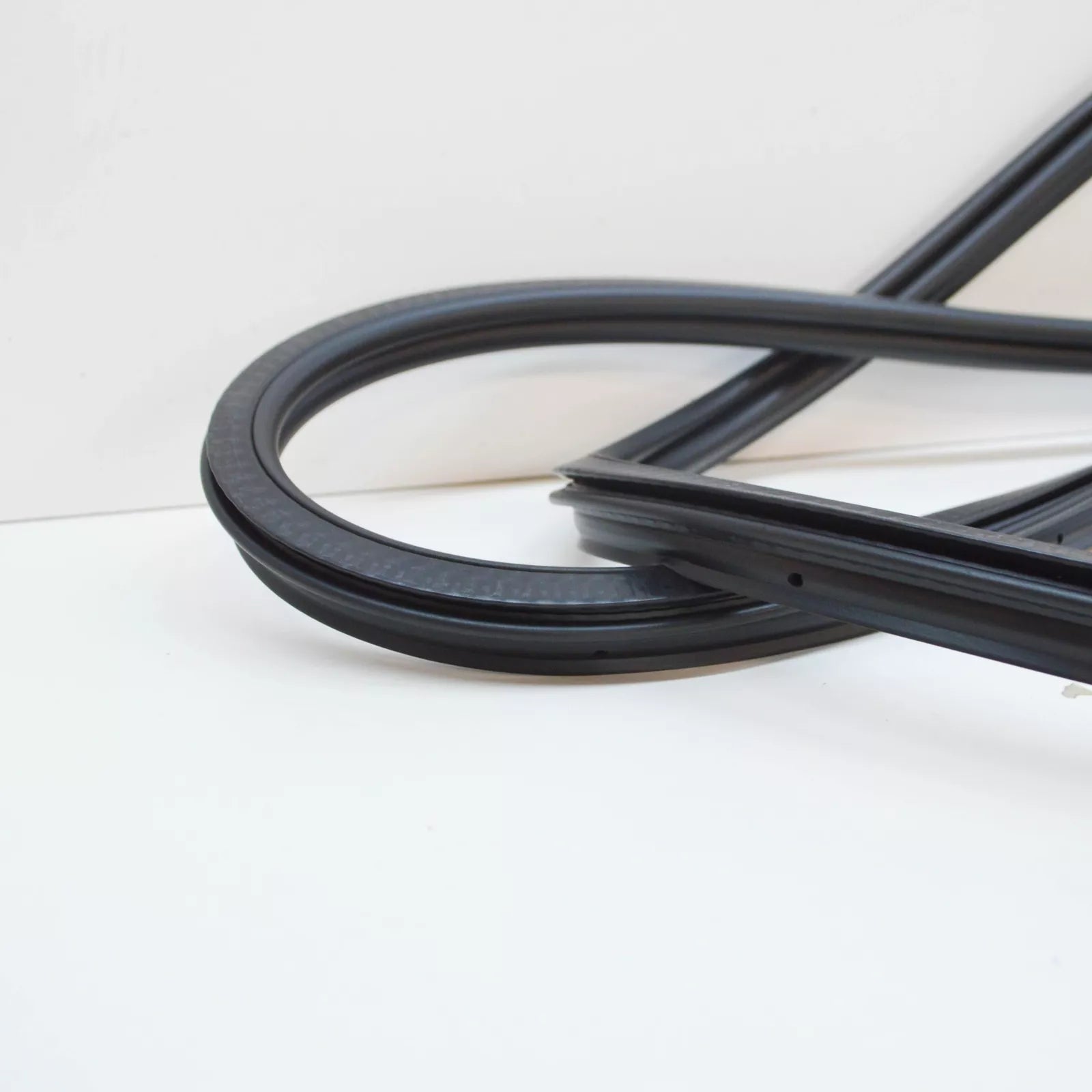 NEW AUDI A6 AVANT C6 REAR LID SEAL 4F9827705H