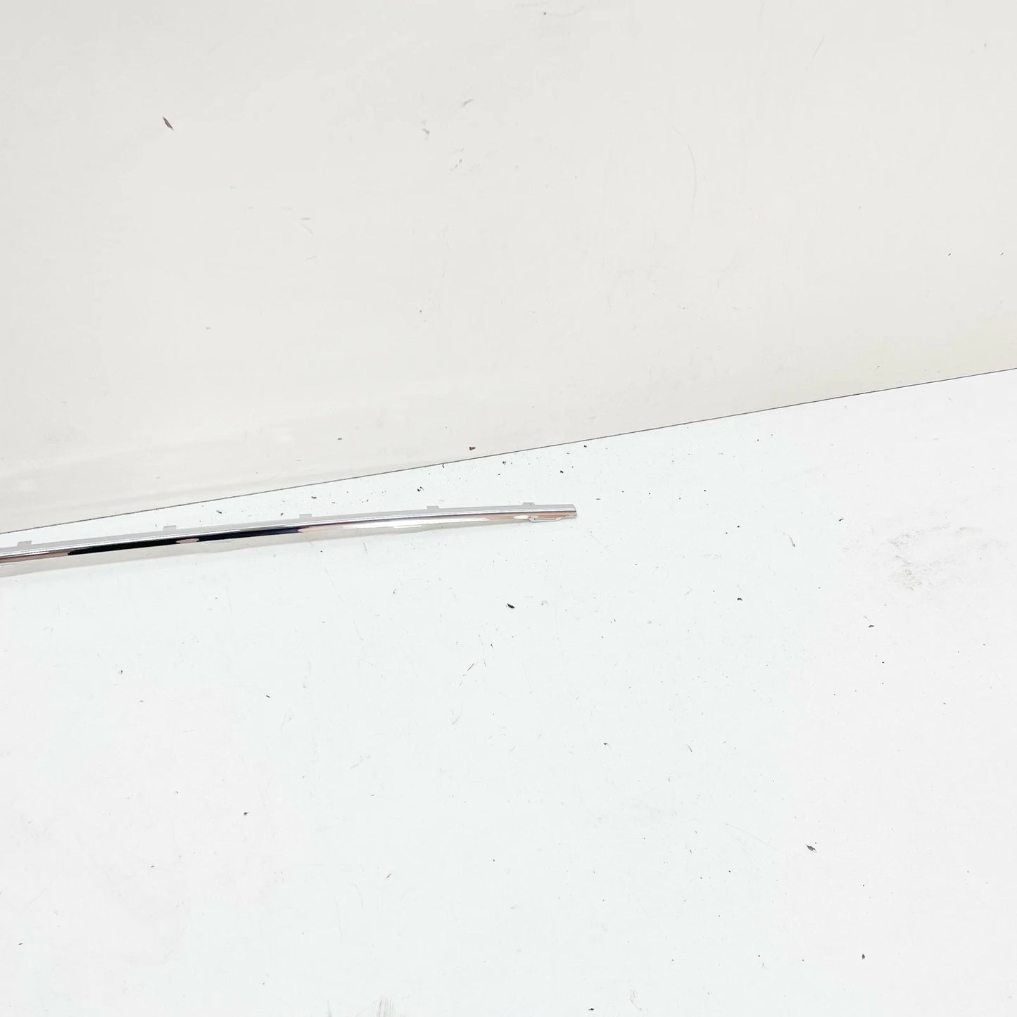 NEW BMW 5 E39 REAR BUMPER TRIM 51127005947 7005947 ORIGINAL