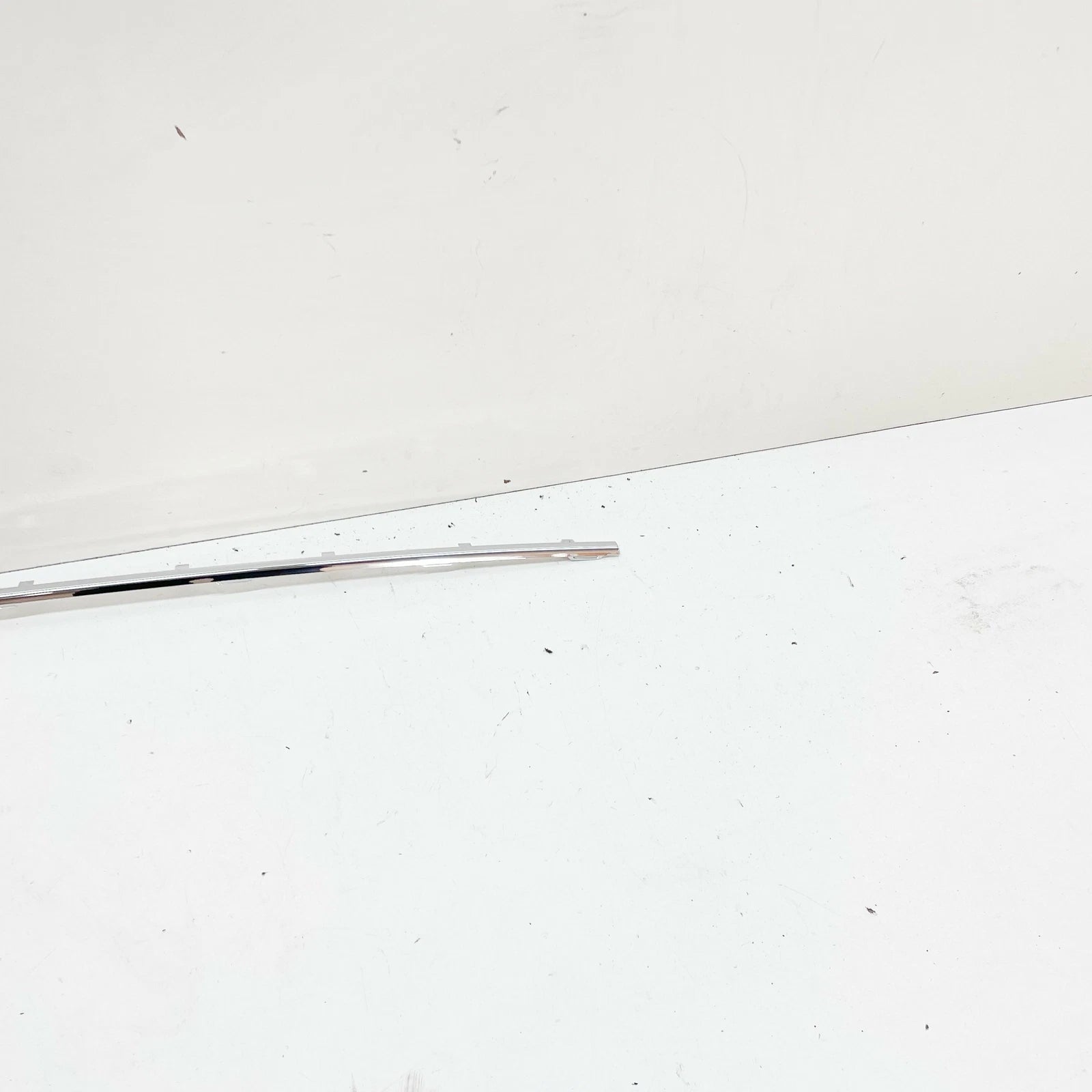 NEW BMW 5 E39 REAR BUMPER TRIM 51127005947 7005947 ORIGINAL