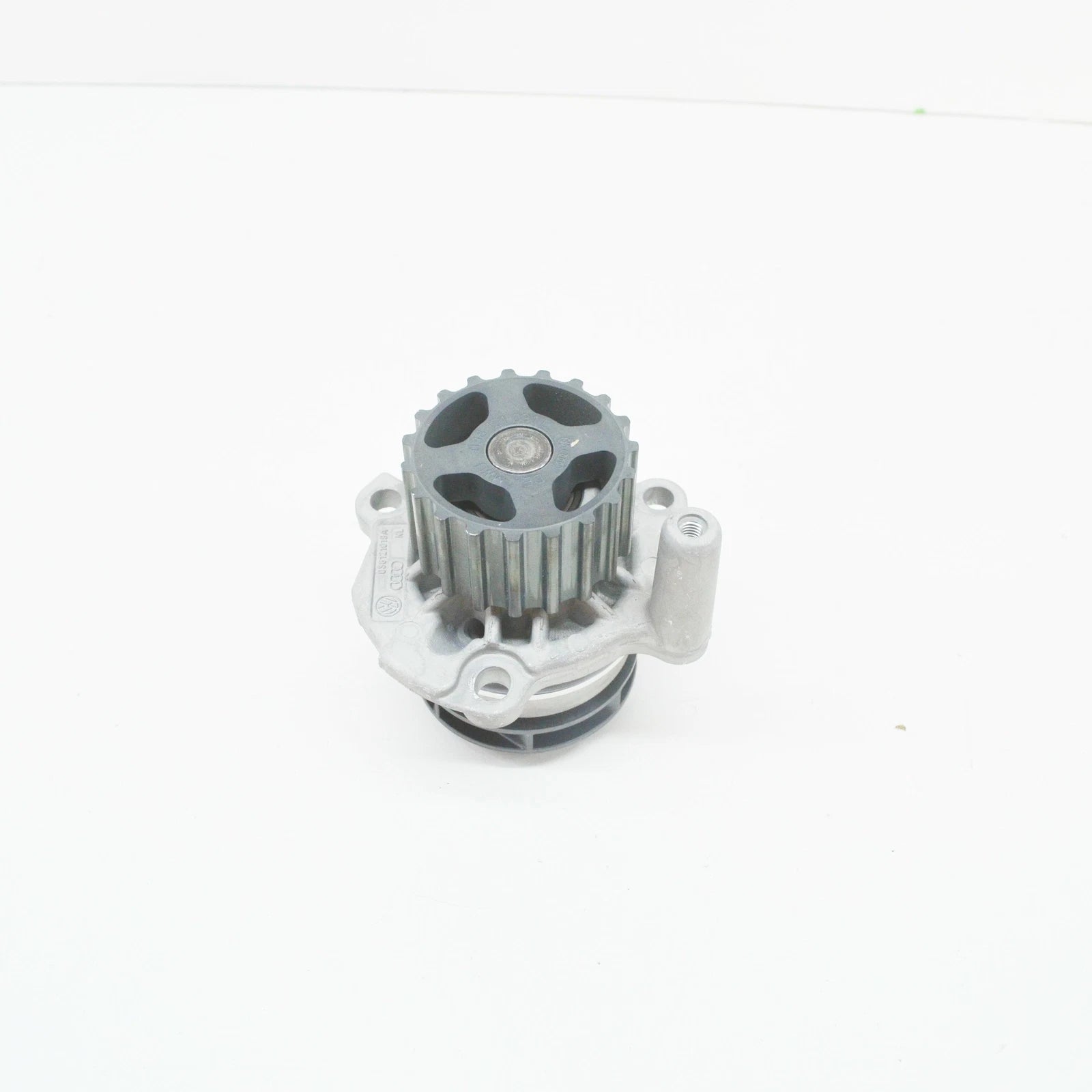 NEW AUDI A3 8L COOLANT PUMP WITH SEALING RING 038121011A