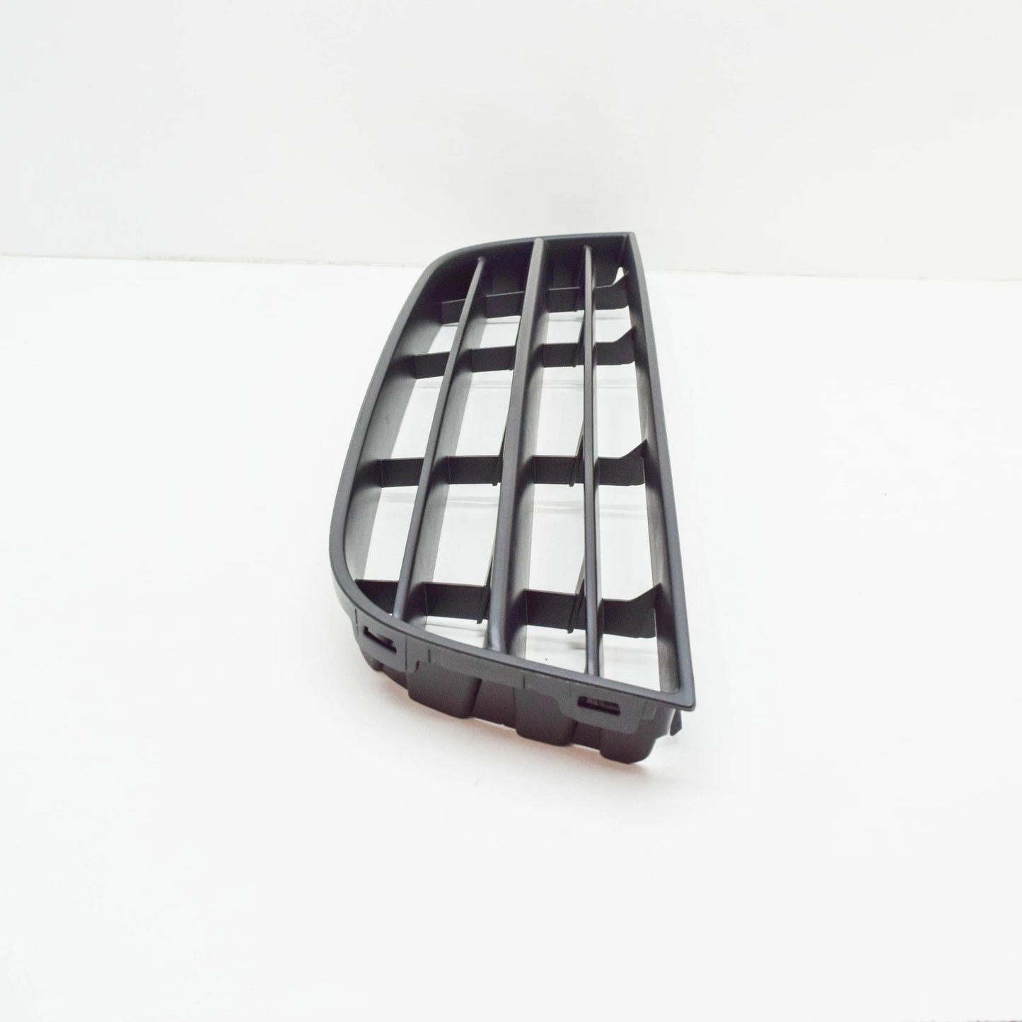 NEW VOLKSWAGEN POLO 9N FRONT BUMPER CENTER LOWER GRILLE 6Q0853677B 9B9 ORIGINAL