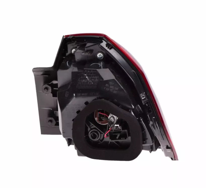 NEW VW PASSAT VARIANT B8 3G REAR OUTER LEFT TAILLIGHT 561945095P ORIGINAL