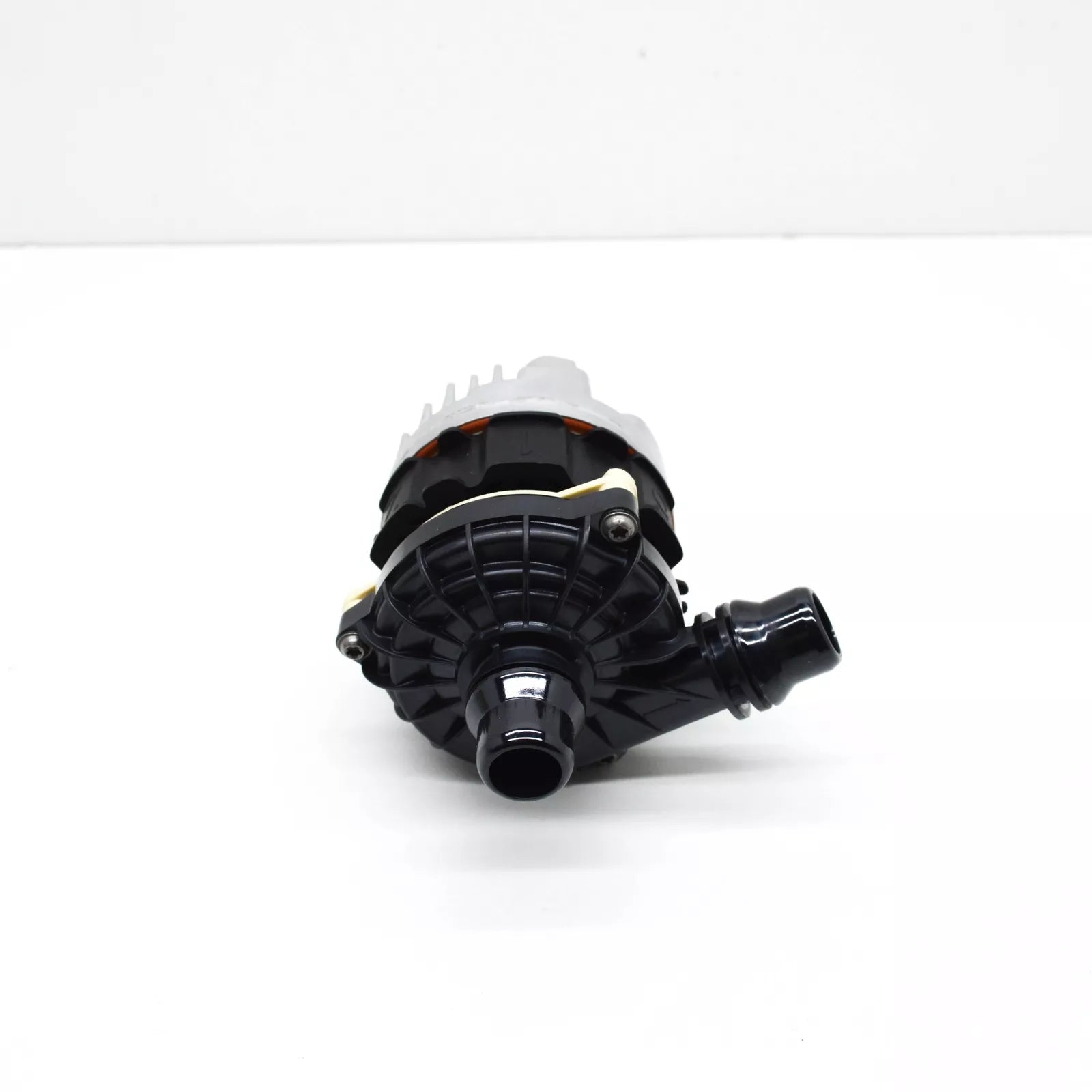 NEW MERCEDES-BENZ S W222 LOW TEMPERATURE COOLANT PUMP A0005003800 ORIGINAL