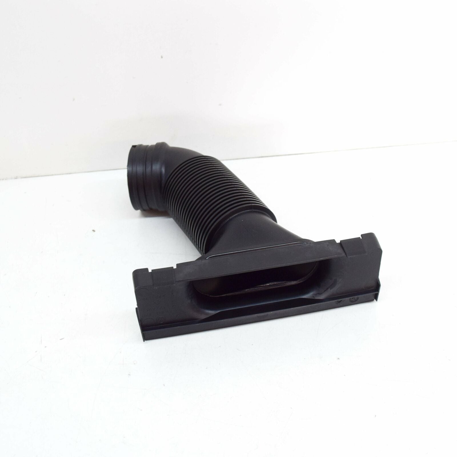 NEW AUDI A3 8P ENGINE INTAKE AIR DUCT 1K0129609B ORIGINAL