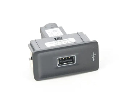 NEW VW TOUAREG CR USB CONNECTOR 760035222J ORIGINAL