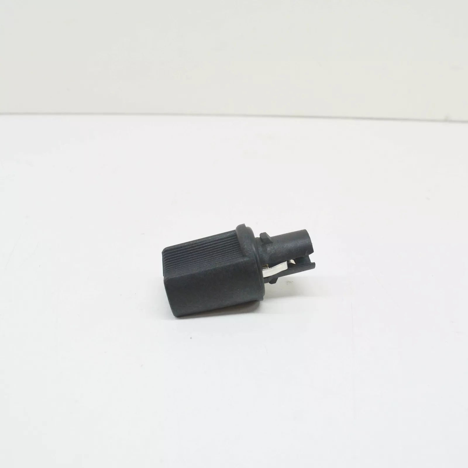 NEW VW TRANSPORTER T5 HEADLIGHT BULB SOCKET MOUNTING 7M3953124A ORIGINAL