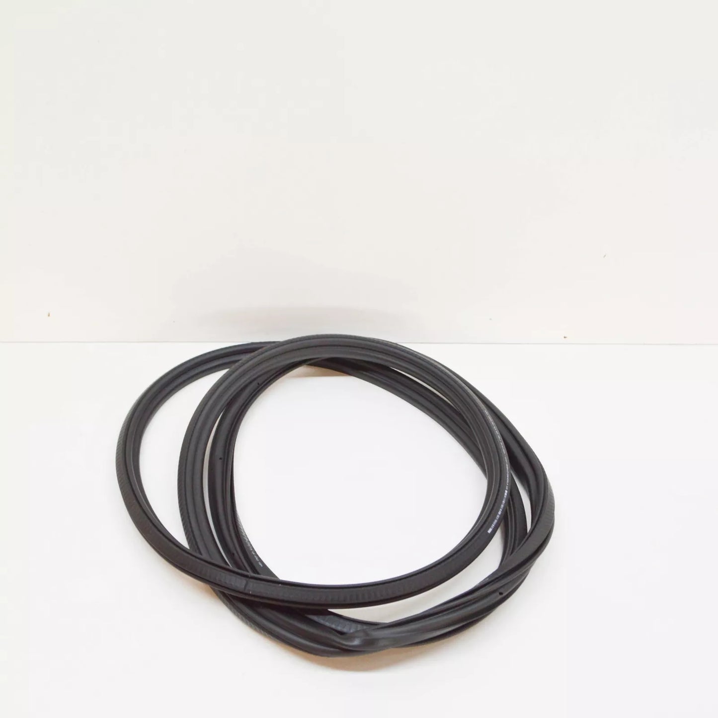 NEW AUDI Q7 4L REAR HATCH LID GASKET 4L0827705J