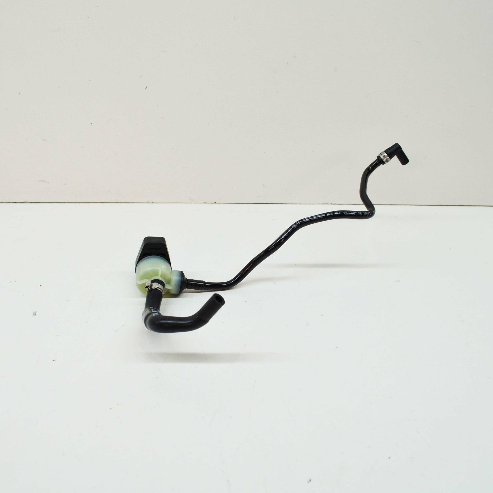 NEW AUDI A4 AVANT B7 ENGINE BREATHER HOSE 06E103207AR ORIGINAL