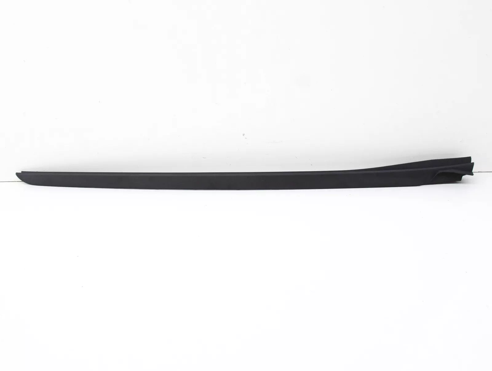 NEW BMW 4 G22,G82 FRONT WINDSHIELD LEFT VERTICAL TRIM DRIP 51137475009 ORIGINAL