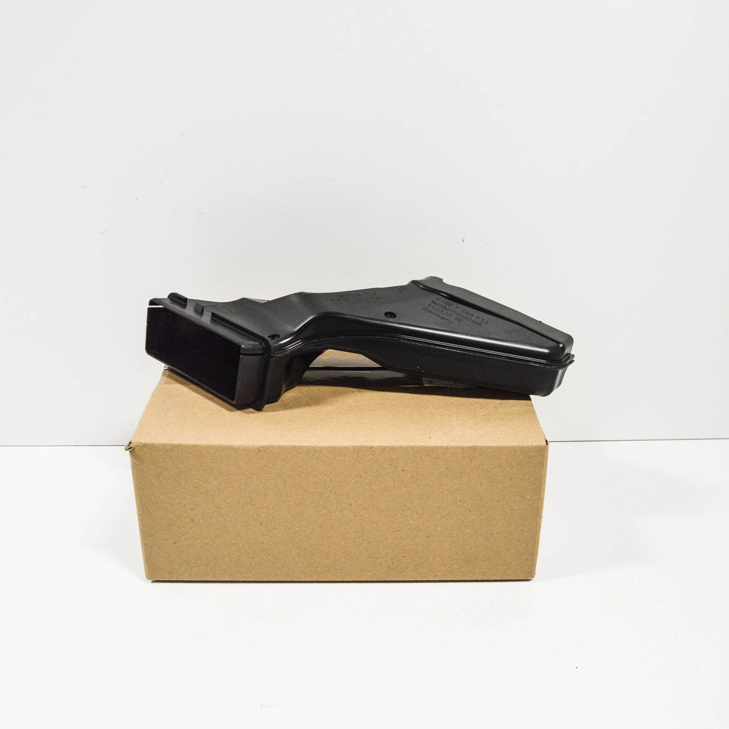 NEW BMW 5 G30 UPPER RIGHT WATER DRAIN CHANNEL 51317388733 ORIGINAL