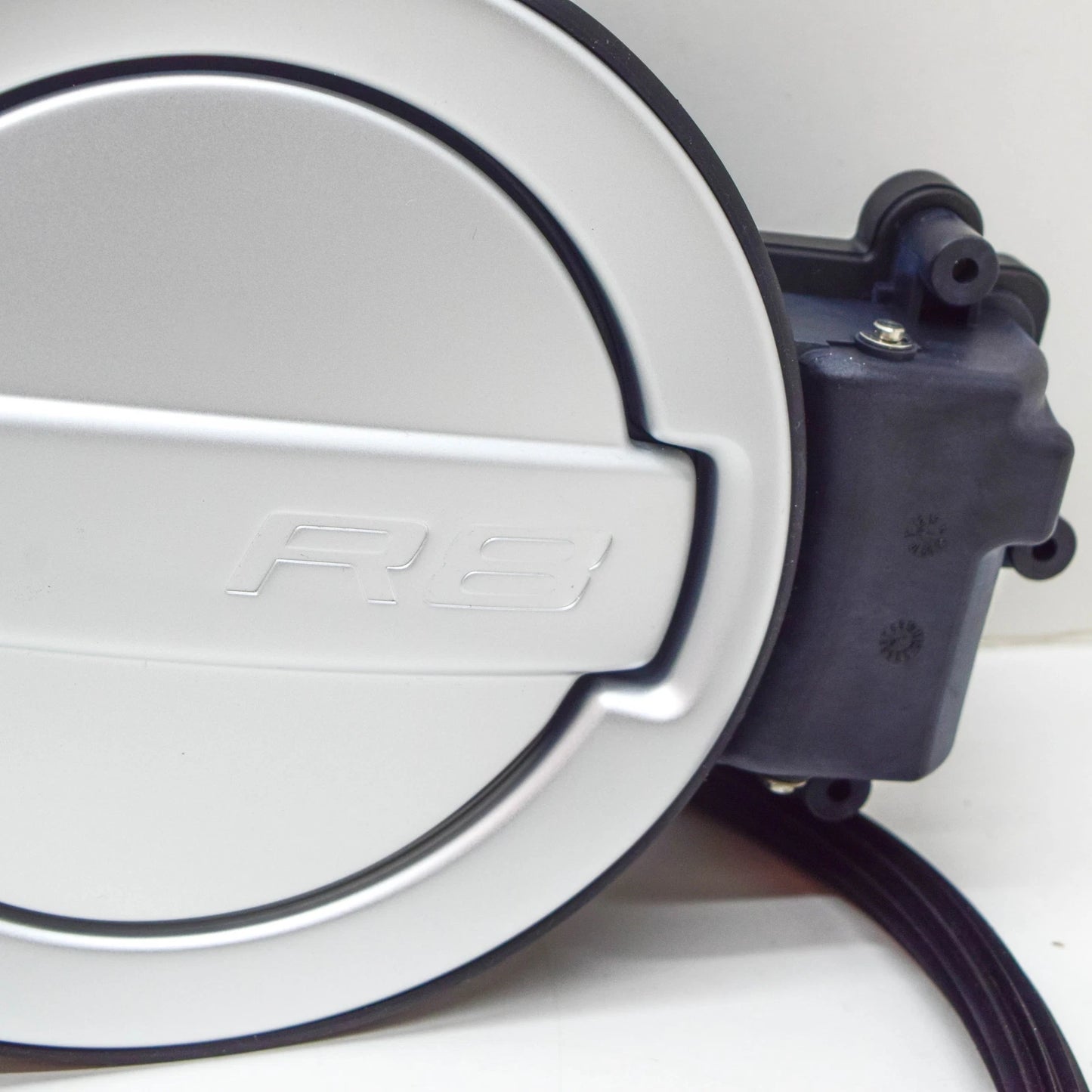 NEW AUDI R8 RIGHT SIDE FUEL FILLER CAP COVER 427809900C ORIGINAL