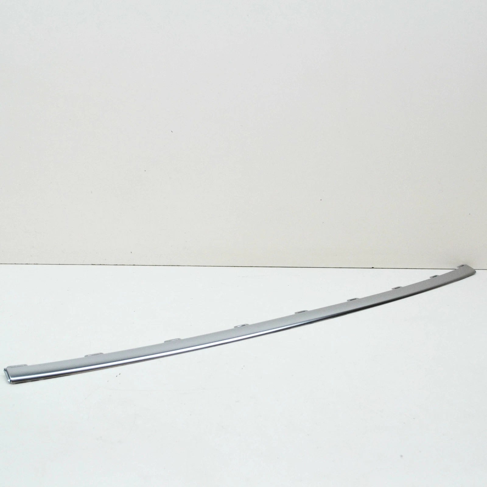 NEW VW GOLF MK7 5G FRONT BUMPER CENTER LOWER MOLDING TRIM 5G08537653Q7