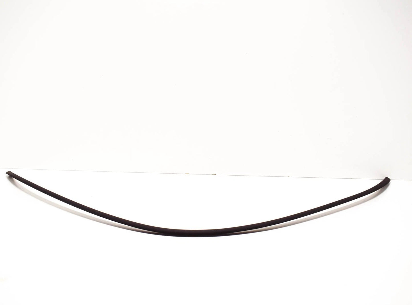 NEW BMW E39 SEDAN REAR WINDSHIELD BOTTOM MOULDING TRIM SEAL 51318159786 ORIGINAL