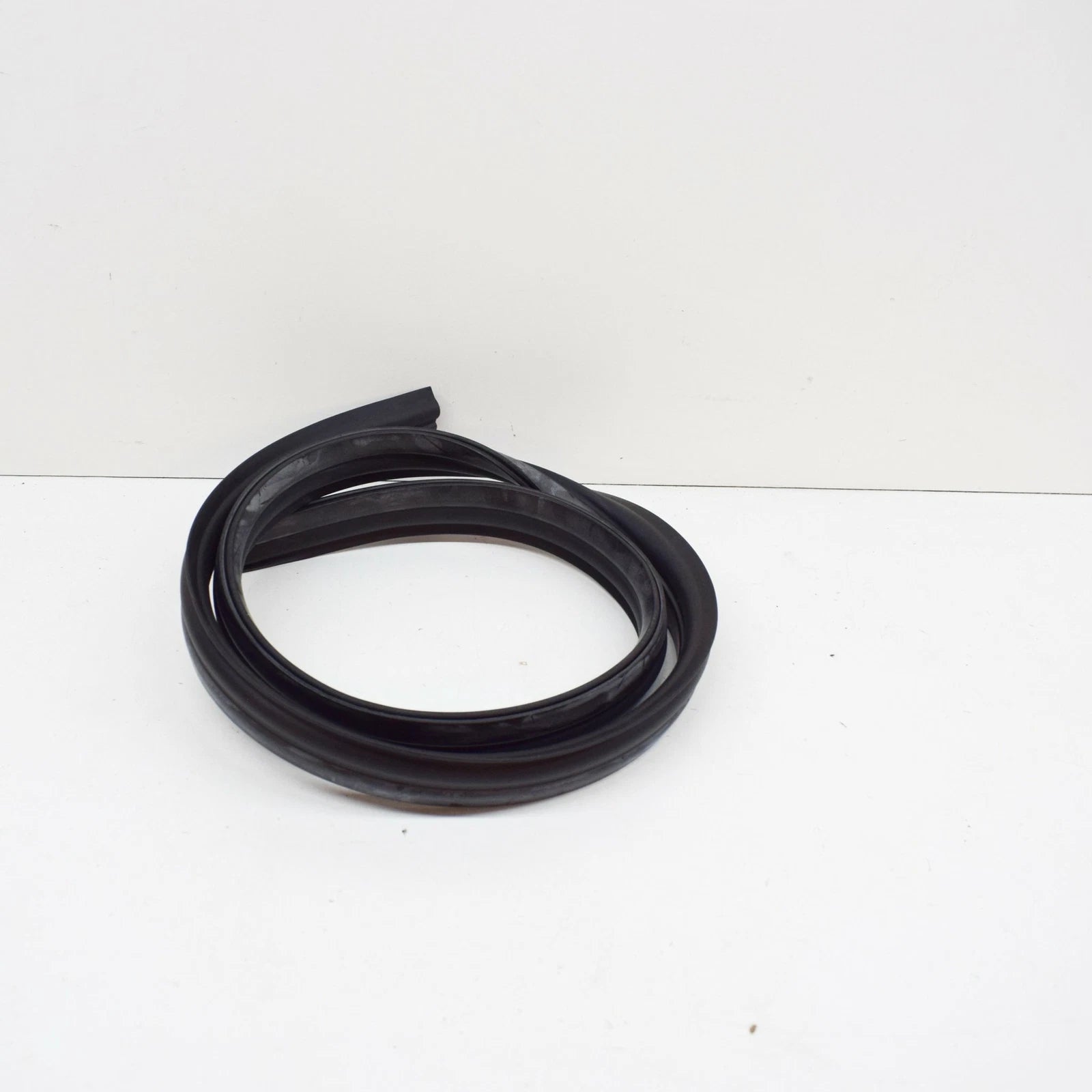 NEW MERCEDES-BENZ SPRINTER 906 ENGINE HOOD SEAL A9068890098 ORIGINAL