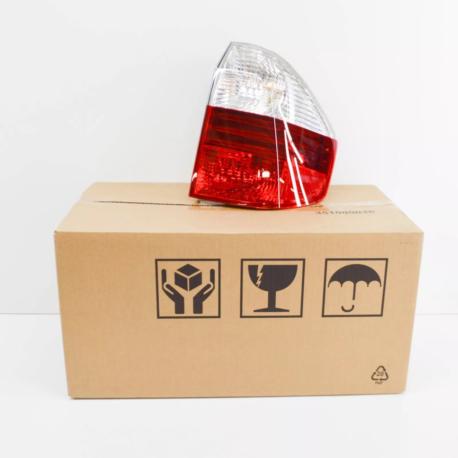 NEW BMW X3 E83 REAR RIGHT TAILLIGHT 7162212 63217162212 ORIGINAL