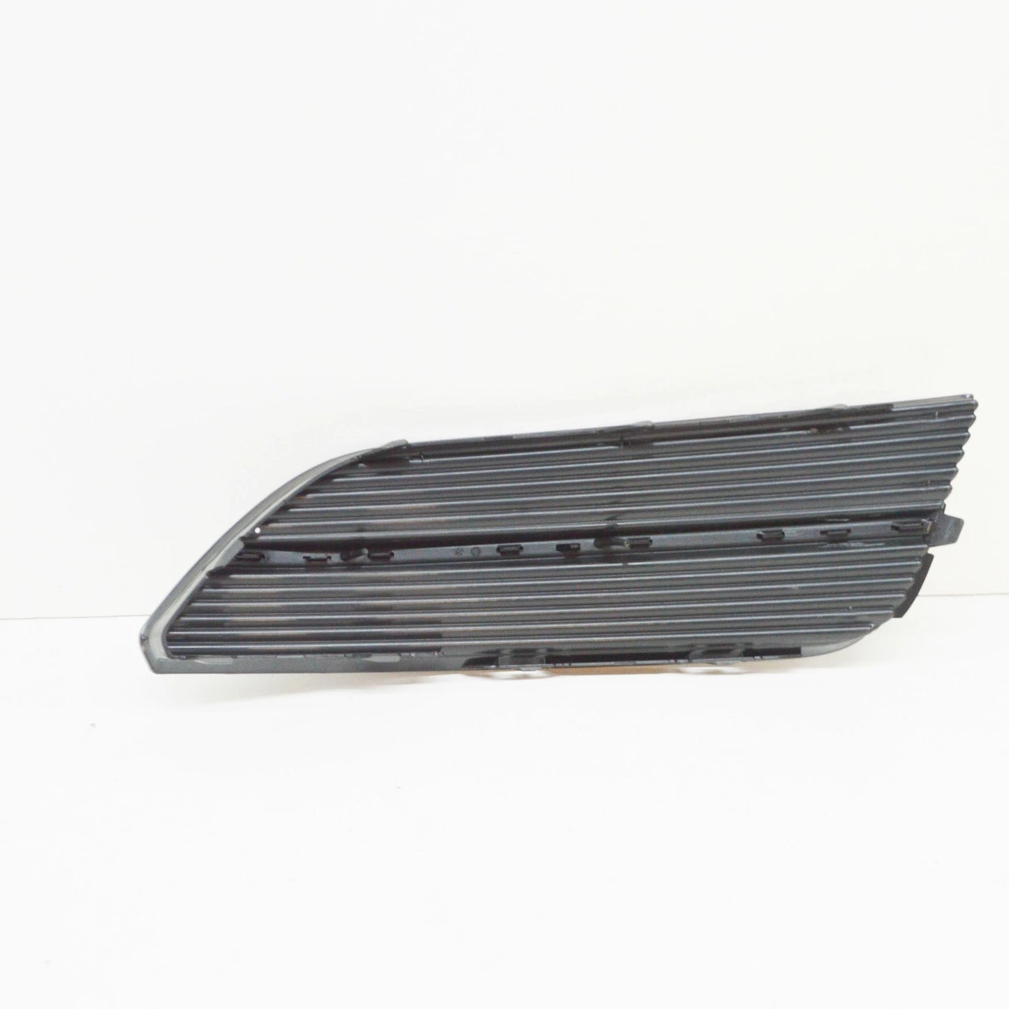 NEW AUDI A3 8PA FRONT BUMPER LEFT SIDE GRILLE 8V3807681 BMT 2013