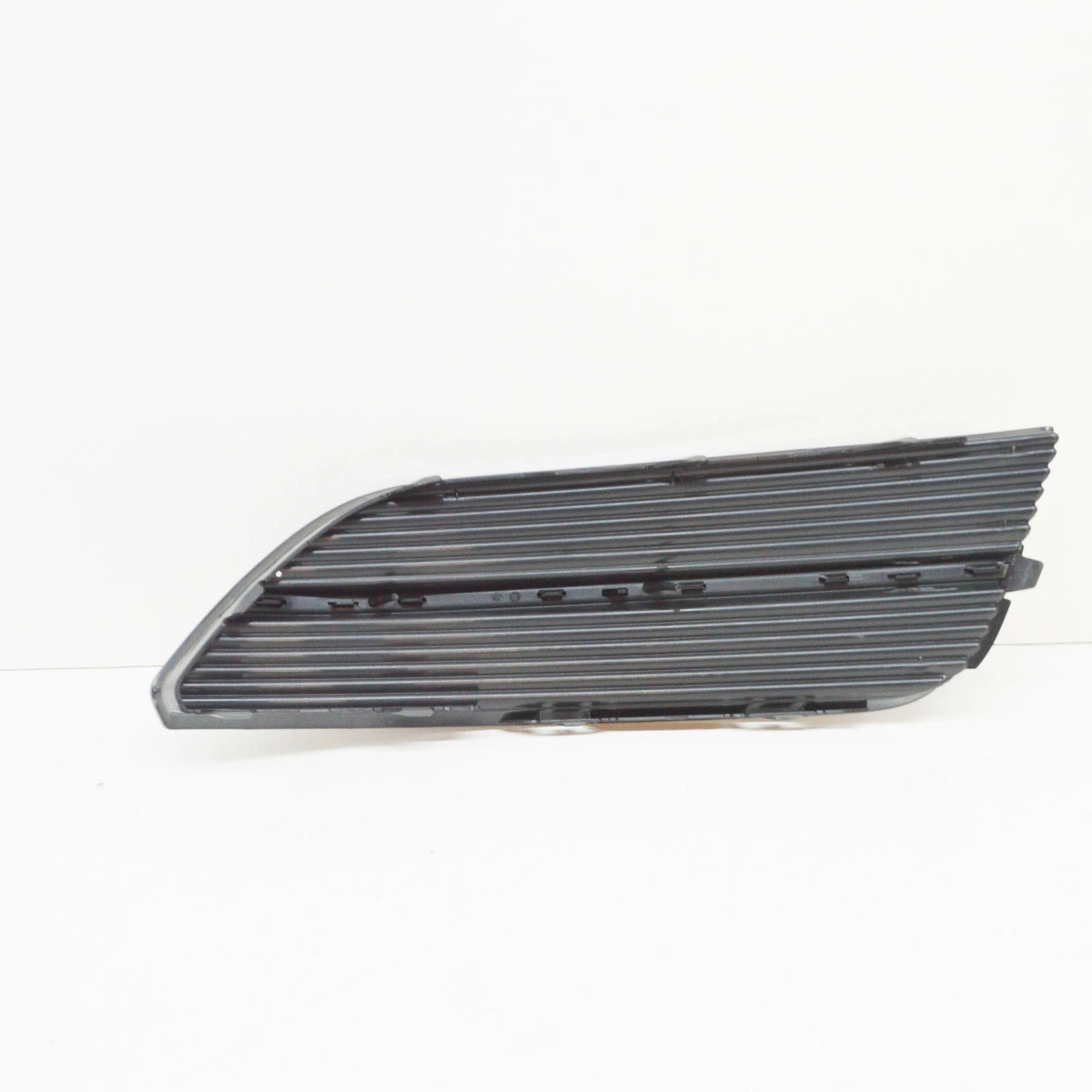 NEW AUDI A3 8PA FRONT BUMPER LEFT SIDE GRILLE 8V3807681 BMT 2013